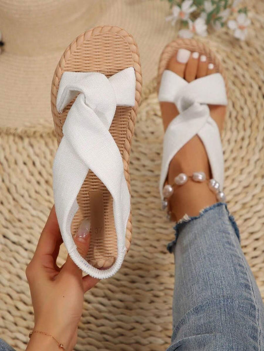 صنادل نسائية مسطحة مناسبة للصيف