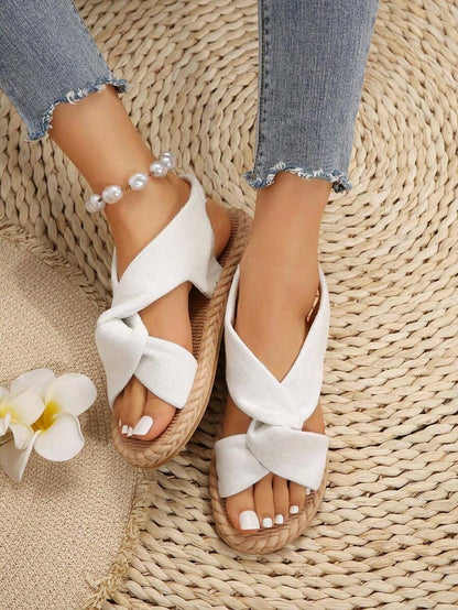 صنادل نسائية مسطحة مناسبة للصيف