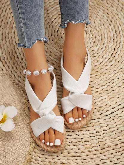 صنادل نسائية مسطحة مناسبة للصيف