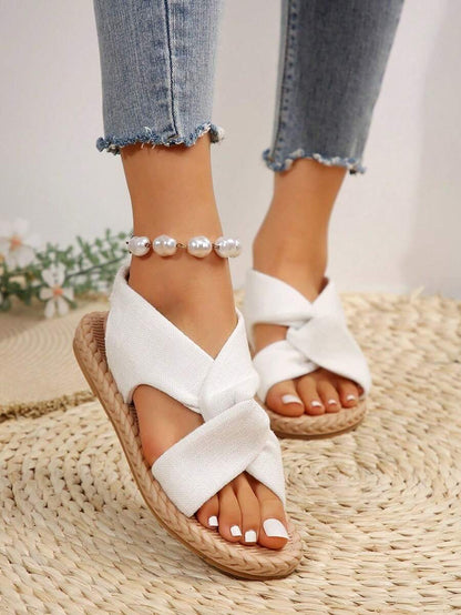 صنادل نسائية مسطحة مناسبة للصيف