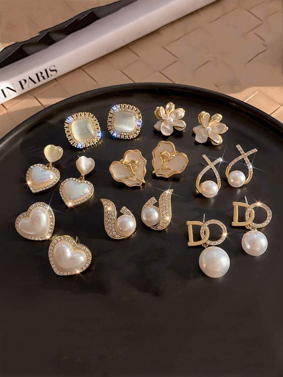 مجموعة أقراط ماسية ذات تصميم هندسي