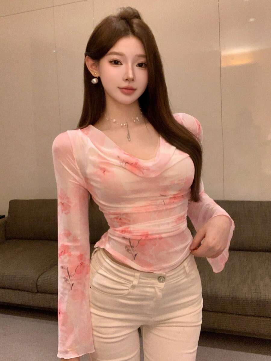 بلوزة طويلة الأكمام مطبوعة بطبعة زهرية