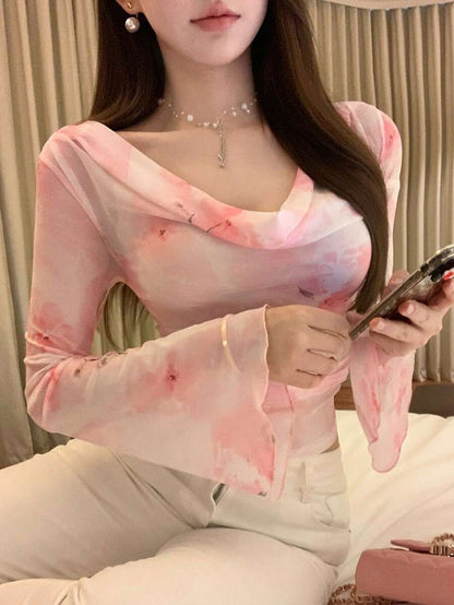 بلوزة طويلة الأكمام مطبوعة بطبعة زهرية