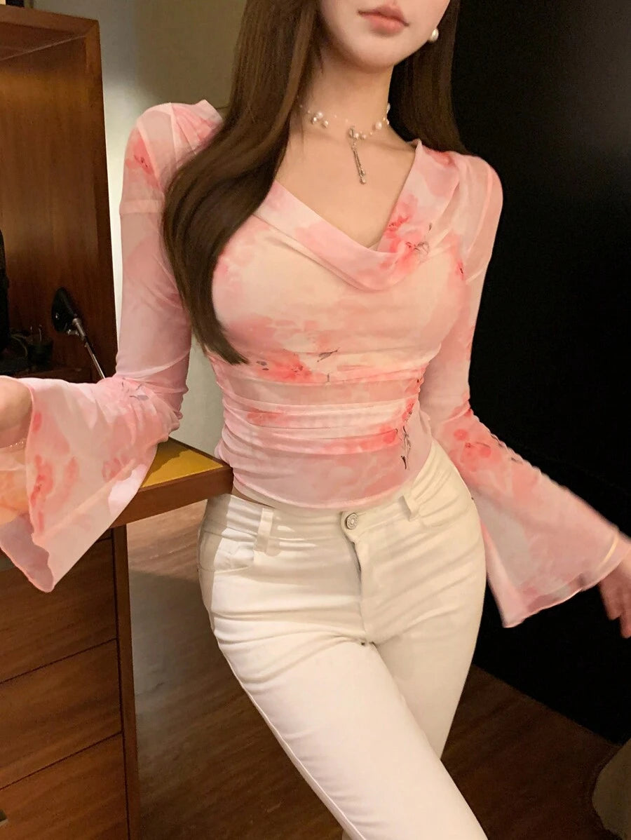 بلوزة طويلة الأكمام مطبوعة بطبعة زهرية