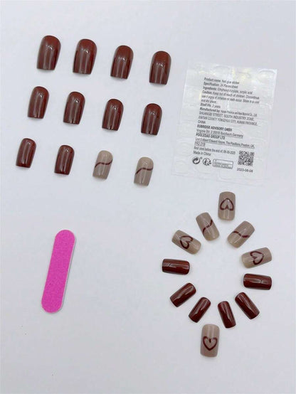 مجموعة الأظافر المربعة القصيرة المصممة على شكل قلب باللون الداكن