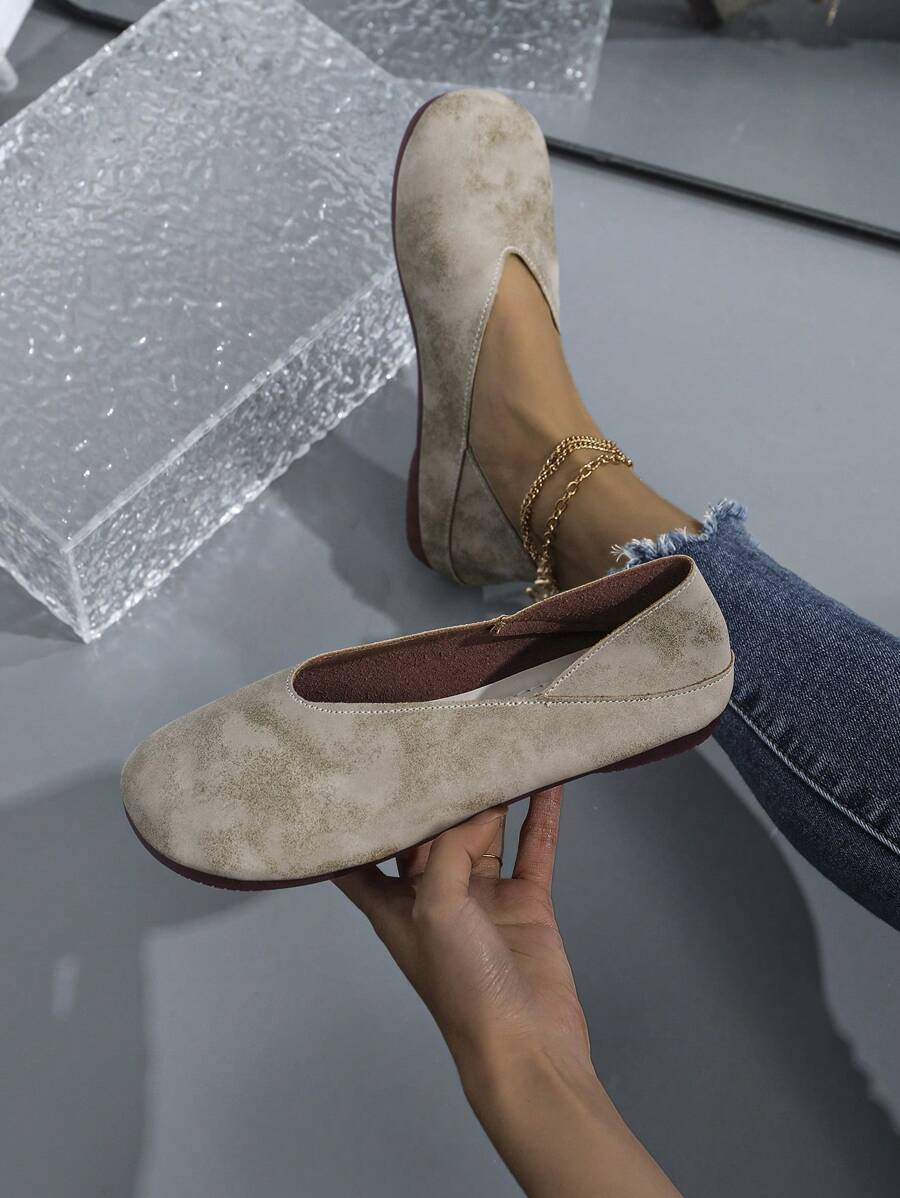 حذاء نسائي عصري مريح