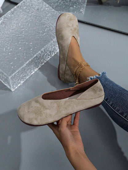 حذاء نسائي عصري مريح