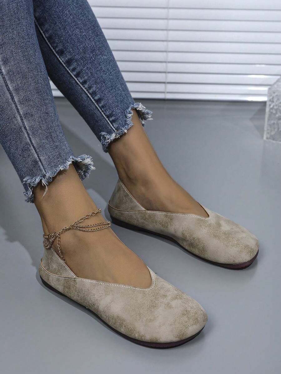 حذاء نسائي عصري مريح