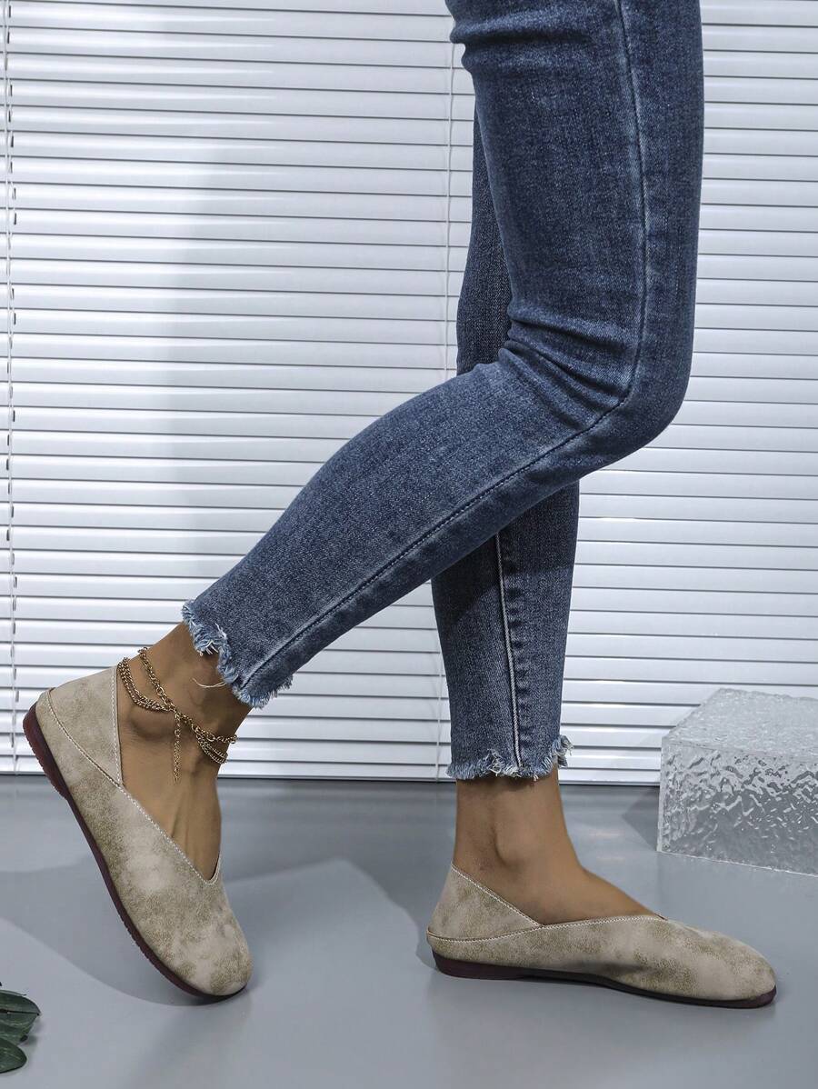 حذاء نسائي عصري مريح