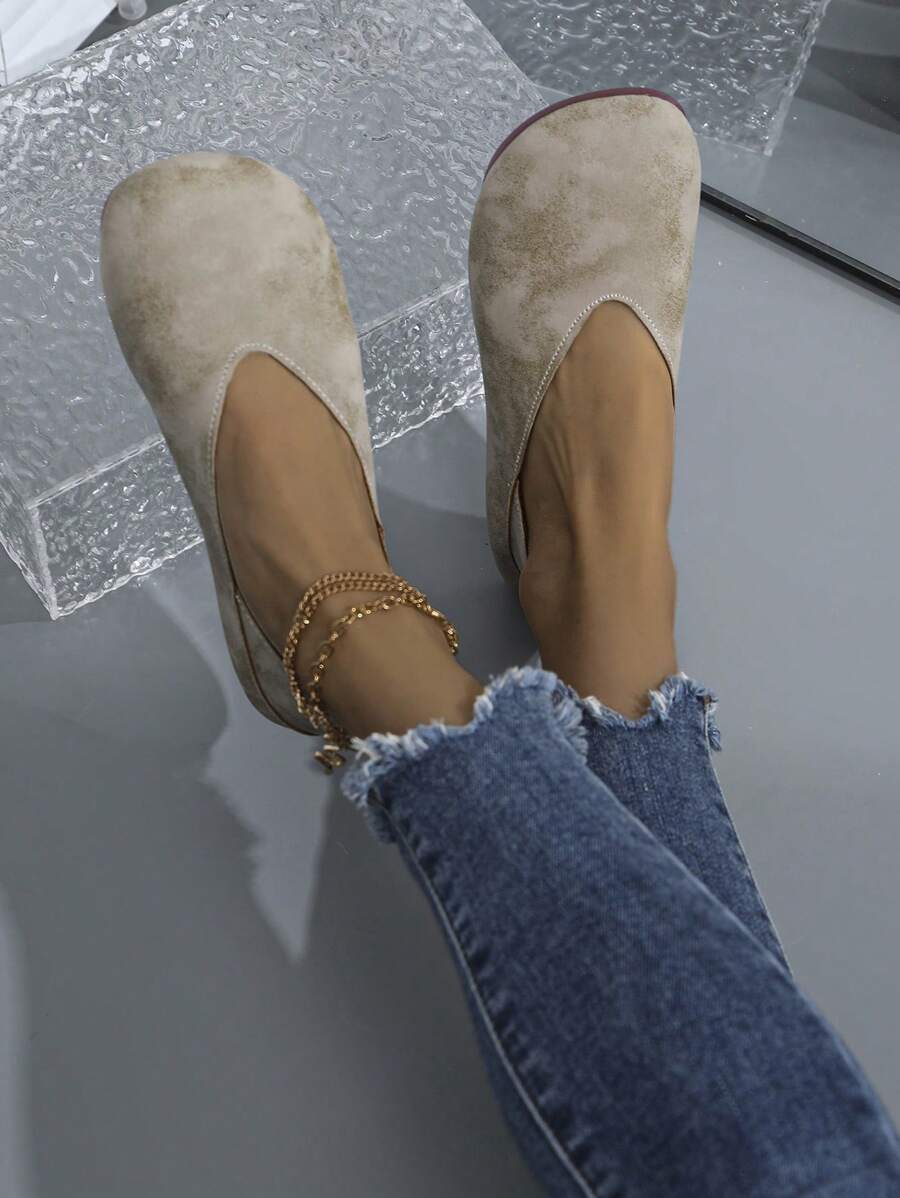 حذاء نسائي عصري مريح