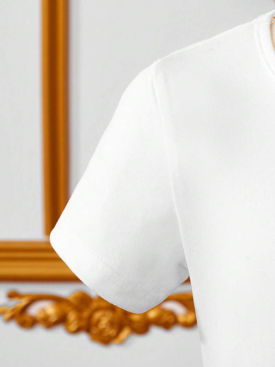 طقم تي شيرت كم قصير وتنورة قصيرة للفتاة بتصميم بسيط،