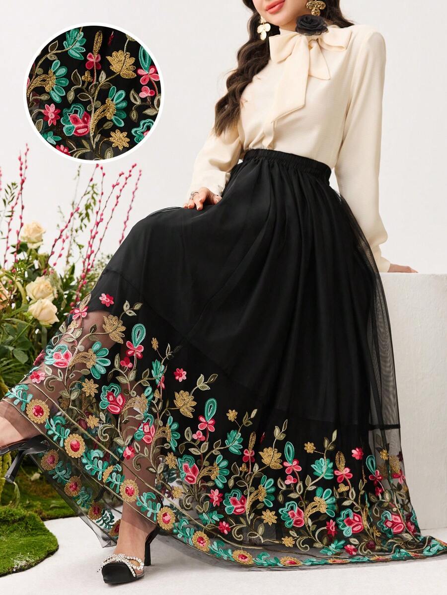 تنورة للنساء بحافة متفرقة مطرزة من الشبك