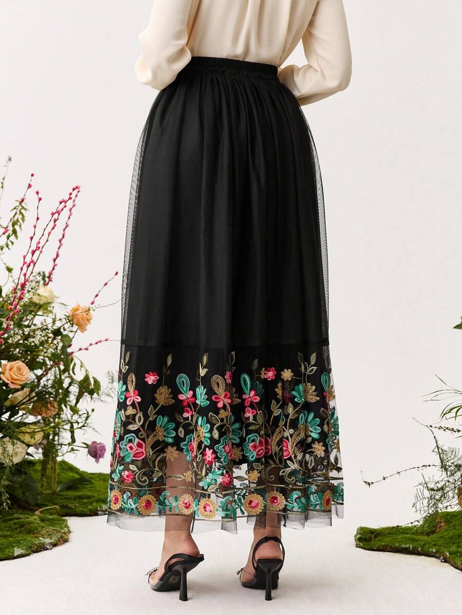 تنورة للنساء بحافة متفرقة مطرزة من الشبك