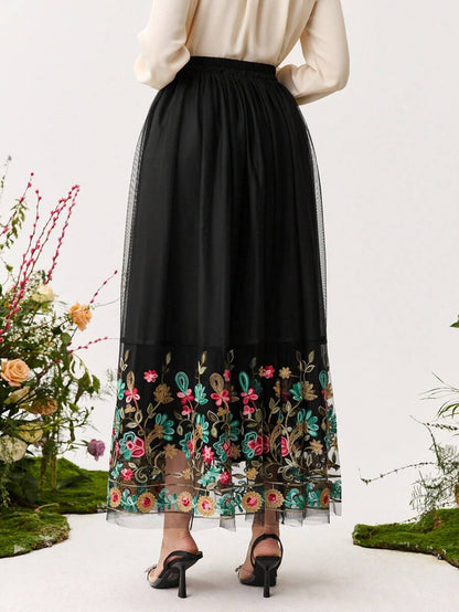 تنورة للنساء بحافة متفرقة مطرزة من الشبك