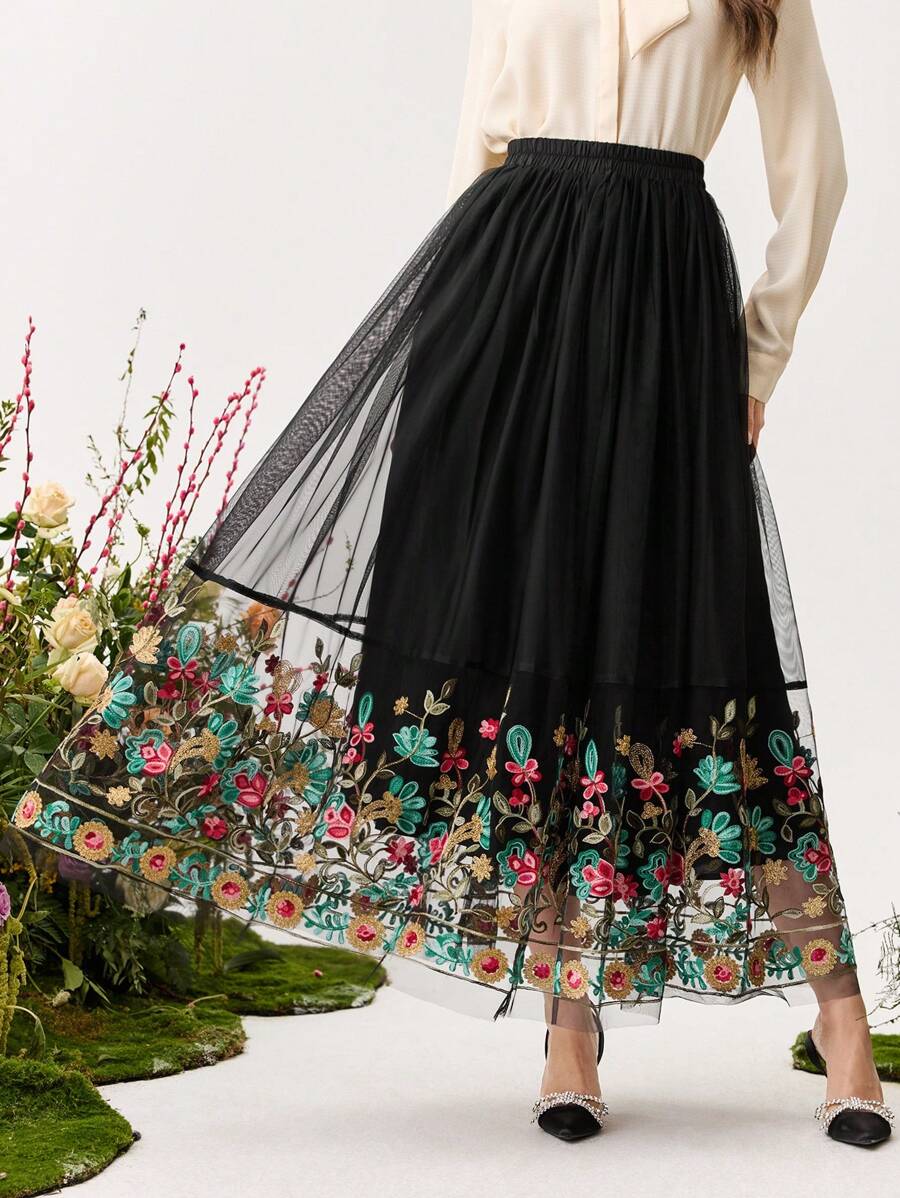 تنورة للنساء بحافة متفرقة مطرزة من الشبك