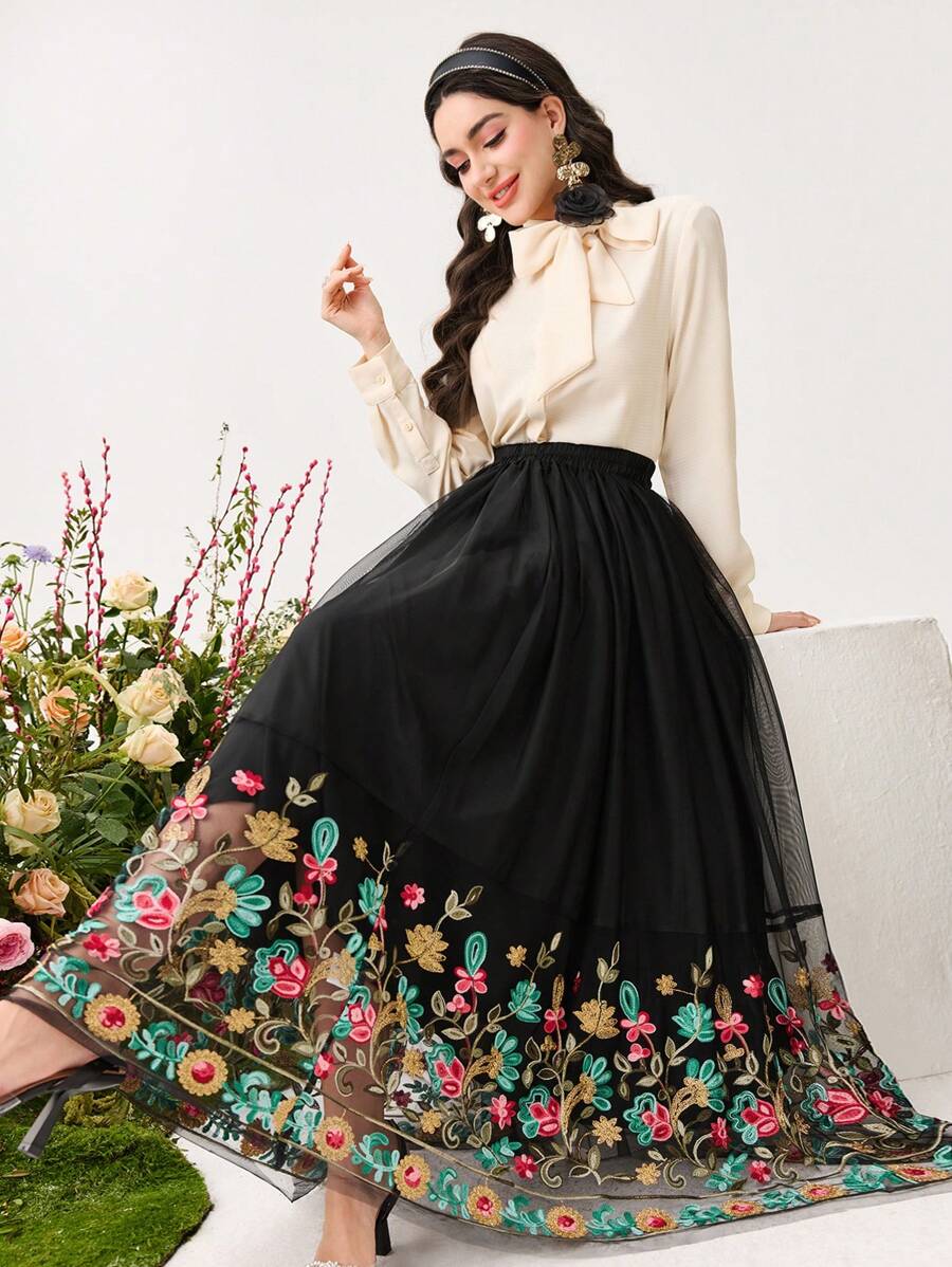 تنورة للنساء بحافة متفرقة مطرزة من الشبك