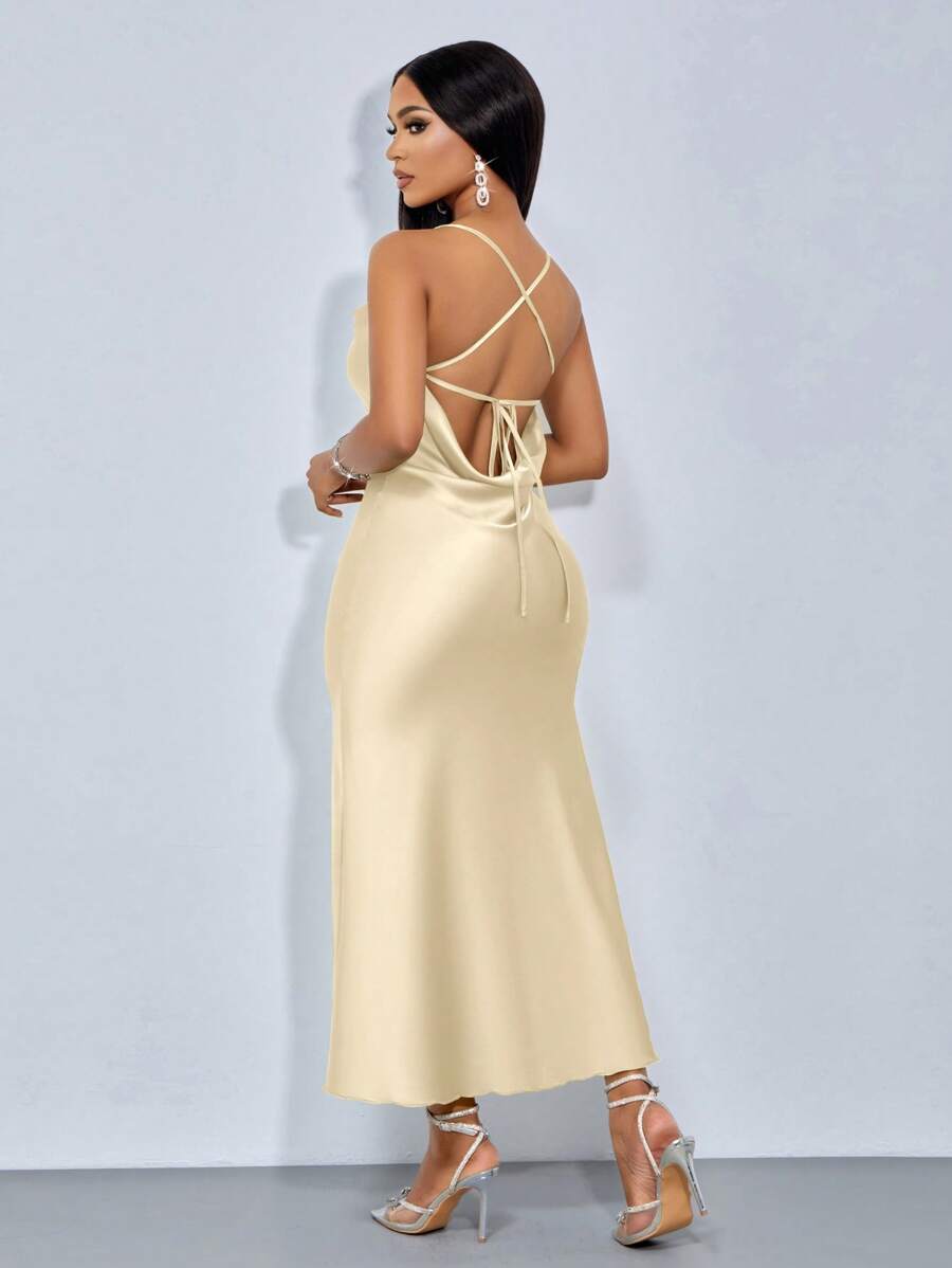 فستان حفلة أنيق وجذاب بحمالات رفيعة