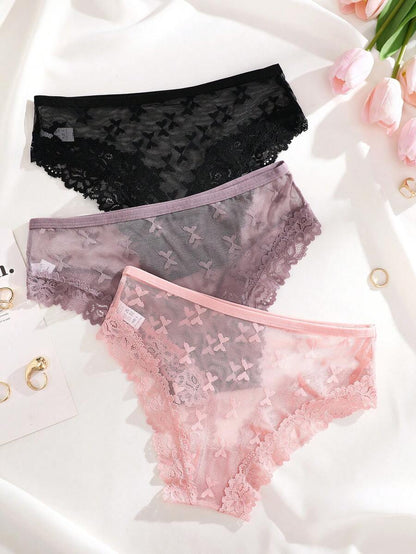 ملابس داخلية نسائية