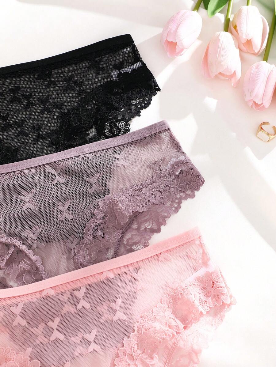 ملابس داخلية نسائية