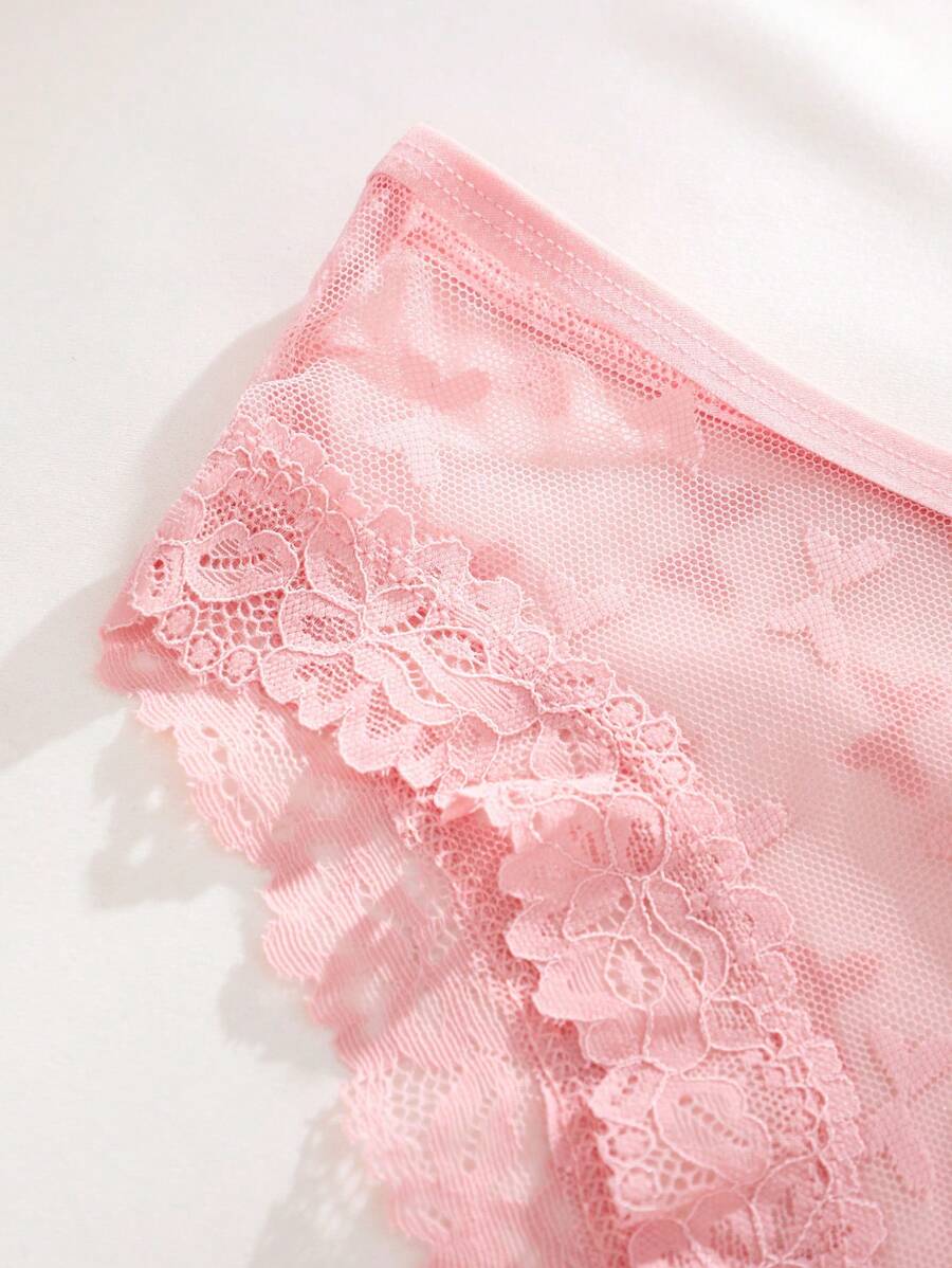 ملابس داخلية نسائية