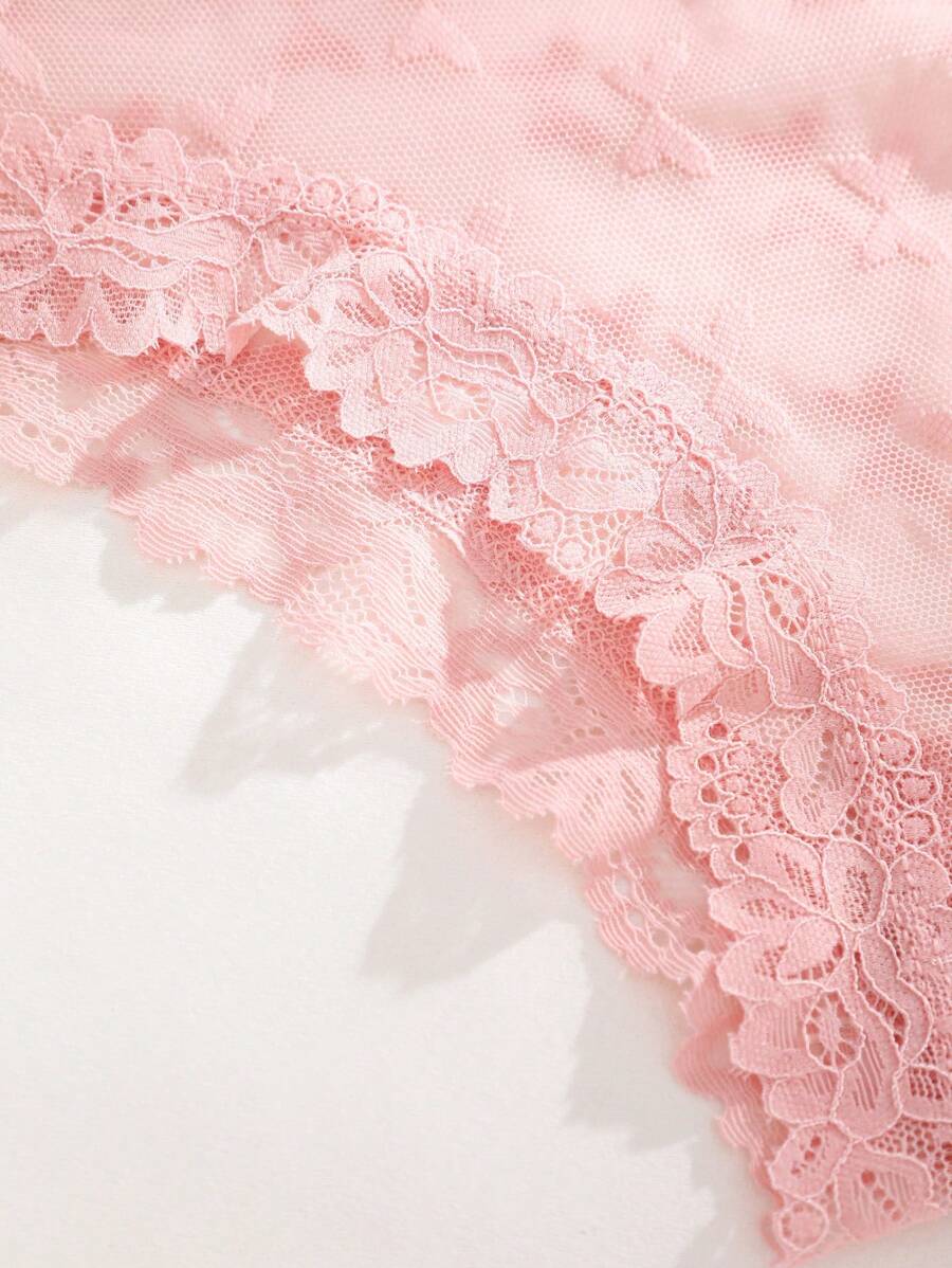 ملابس داخلية نسائية