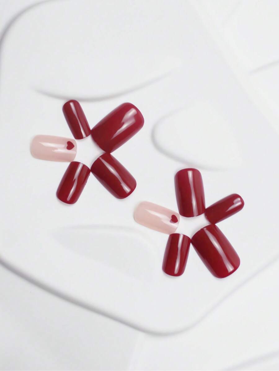 الأظافر الاصطناعية ذات الشكل المربع المتوسط باللون الأحمر