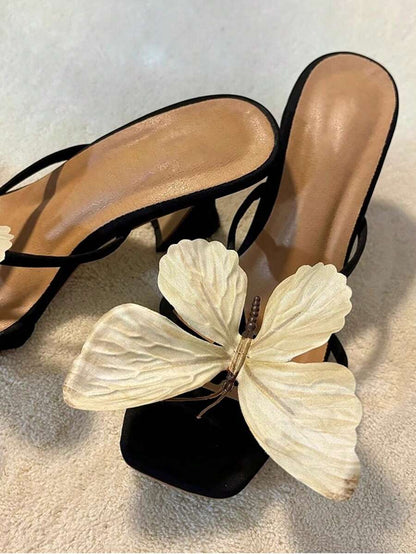 صندل كعب عالي ذو تصميم فريد مزين بالفراشة