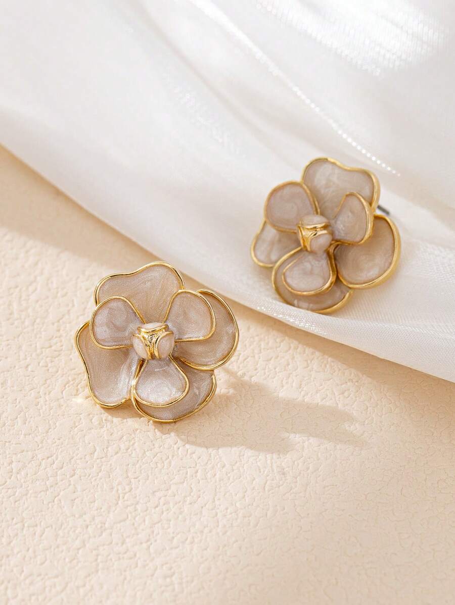 أقراط نسائية