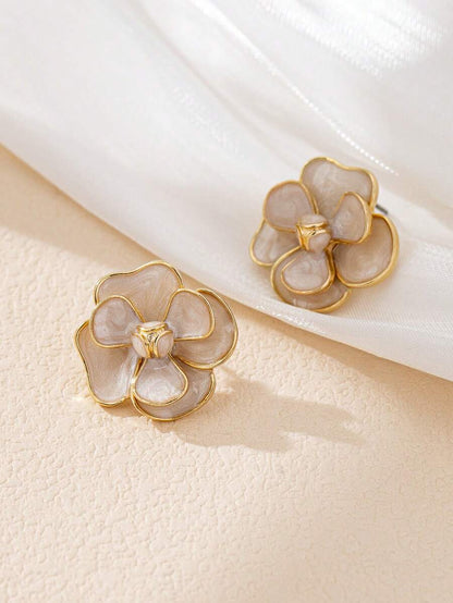 أقراط نسائية