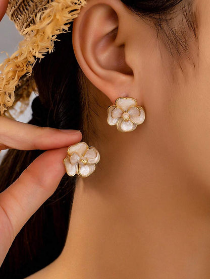 أقراط نسائية