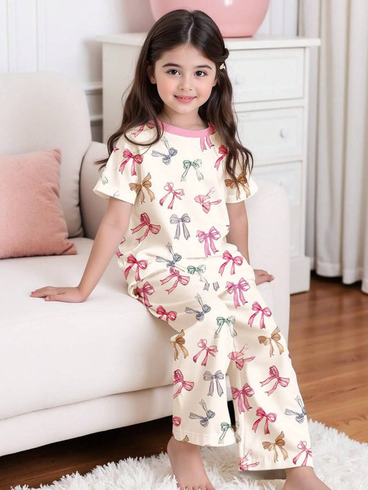 اطقم بناتية منسقة