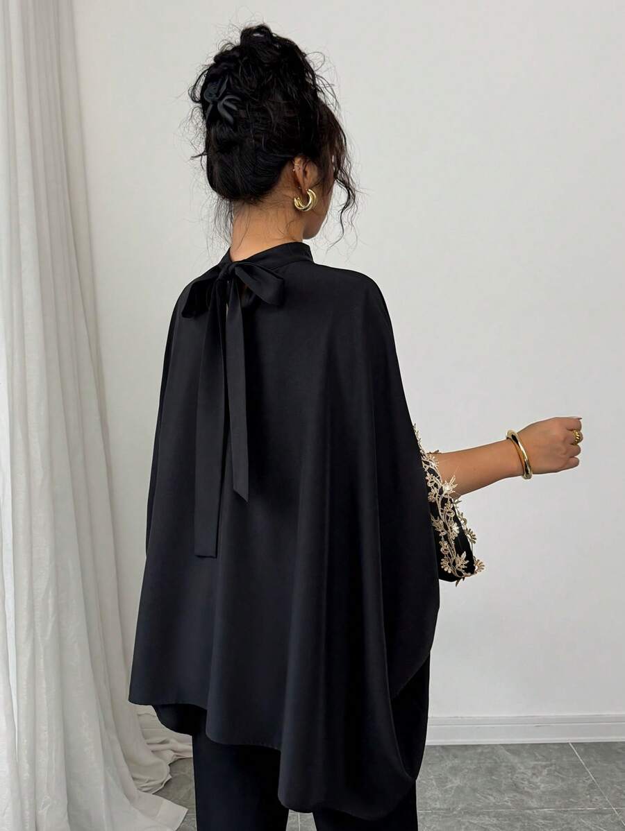 بلوزة نسائية أنيقة فضفاضة باللون الأسود