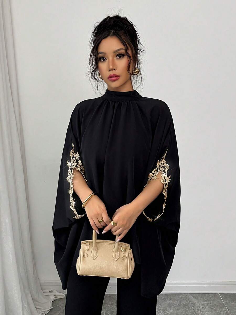 بلوزة نسائية أنيقة فضفاضة باللون الأسود