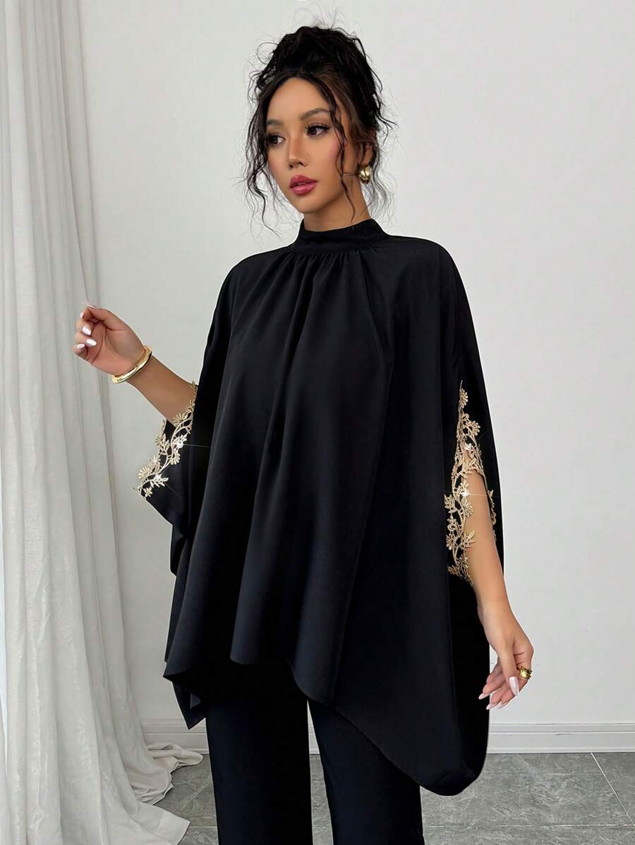 بلوزة نسائية أنيقة فضفاضة باللون الأسود