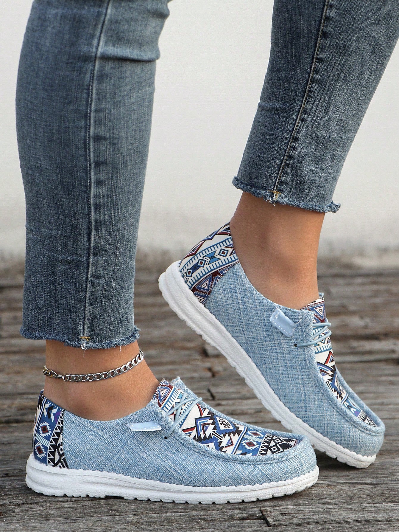 حذاء نسائي مسطح