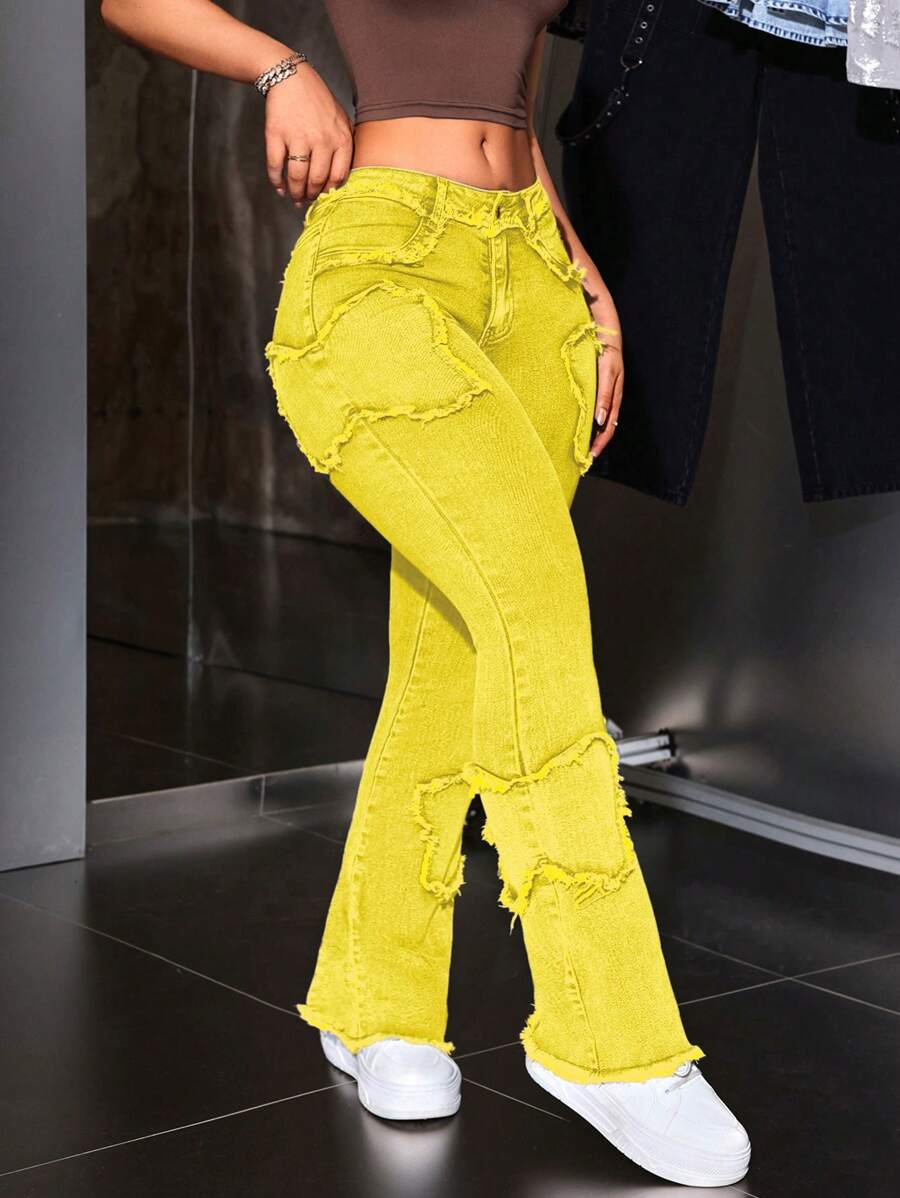 جينز نسائي سهل الارتداء بحواف مشذبة وساق متسعة