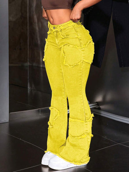 جينز نسائي سهل الارتداء بحواف مشذبة وساق متسعة