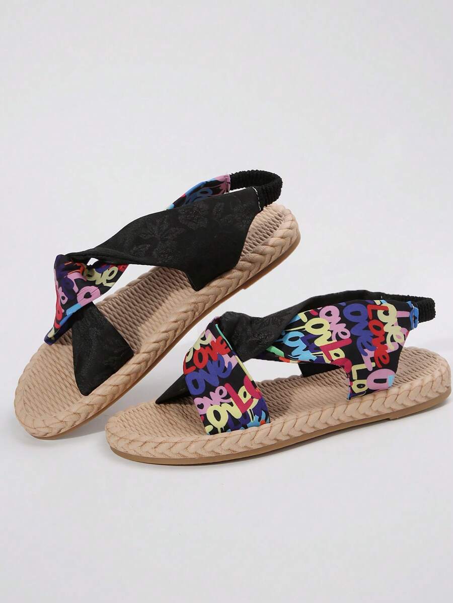 صنادل خفيفة للنساء مصنوعة من قماش معقود