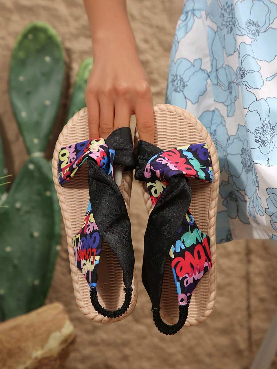 صنادل خفيفة للنساء مصنوعة من قماش معقود