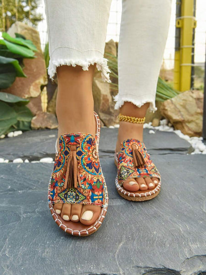 صنادل نسائية مسطحة