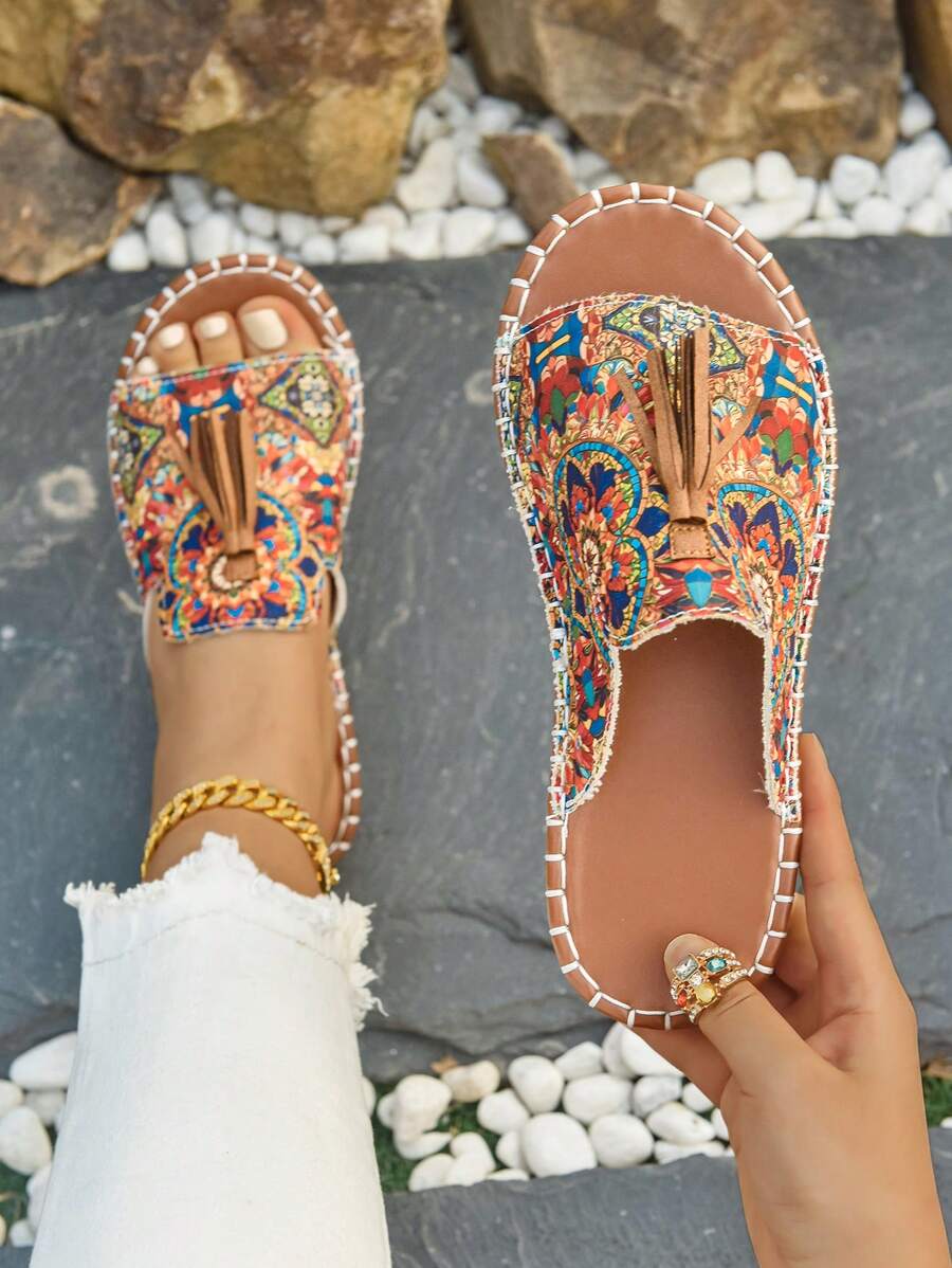 صنادل نسائية مسطحة