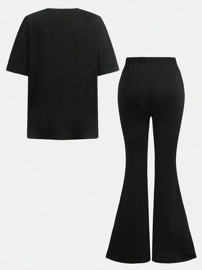 بلوزة بأكمام قصيرة فضفاضة مع بنطلون مطرز متموج قطعتان