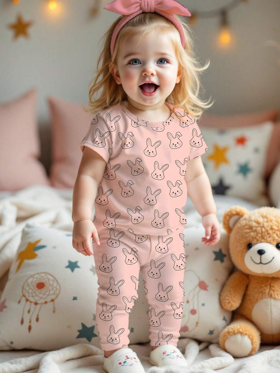 بدلة بنطلون و تي شيرت وردي مطبوع عليه أرنب