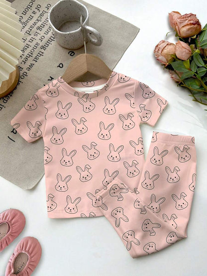 بدلة بنطلون و تي شيرت وردي مطبوع عليه أرنب