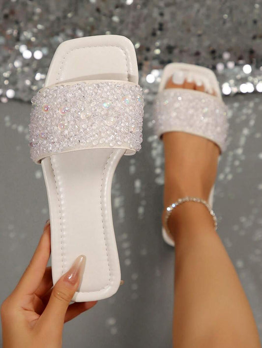 صنادل نسائية مسطحة