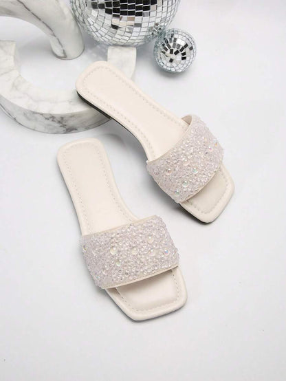 صنادل نسائية مسطحة