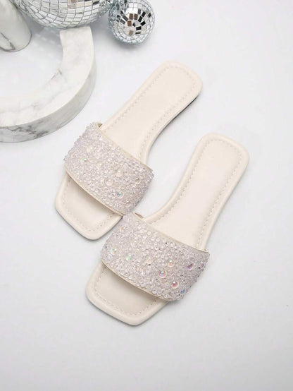 صنادل نسائية مسطحة