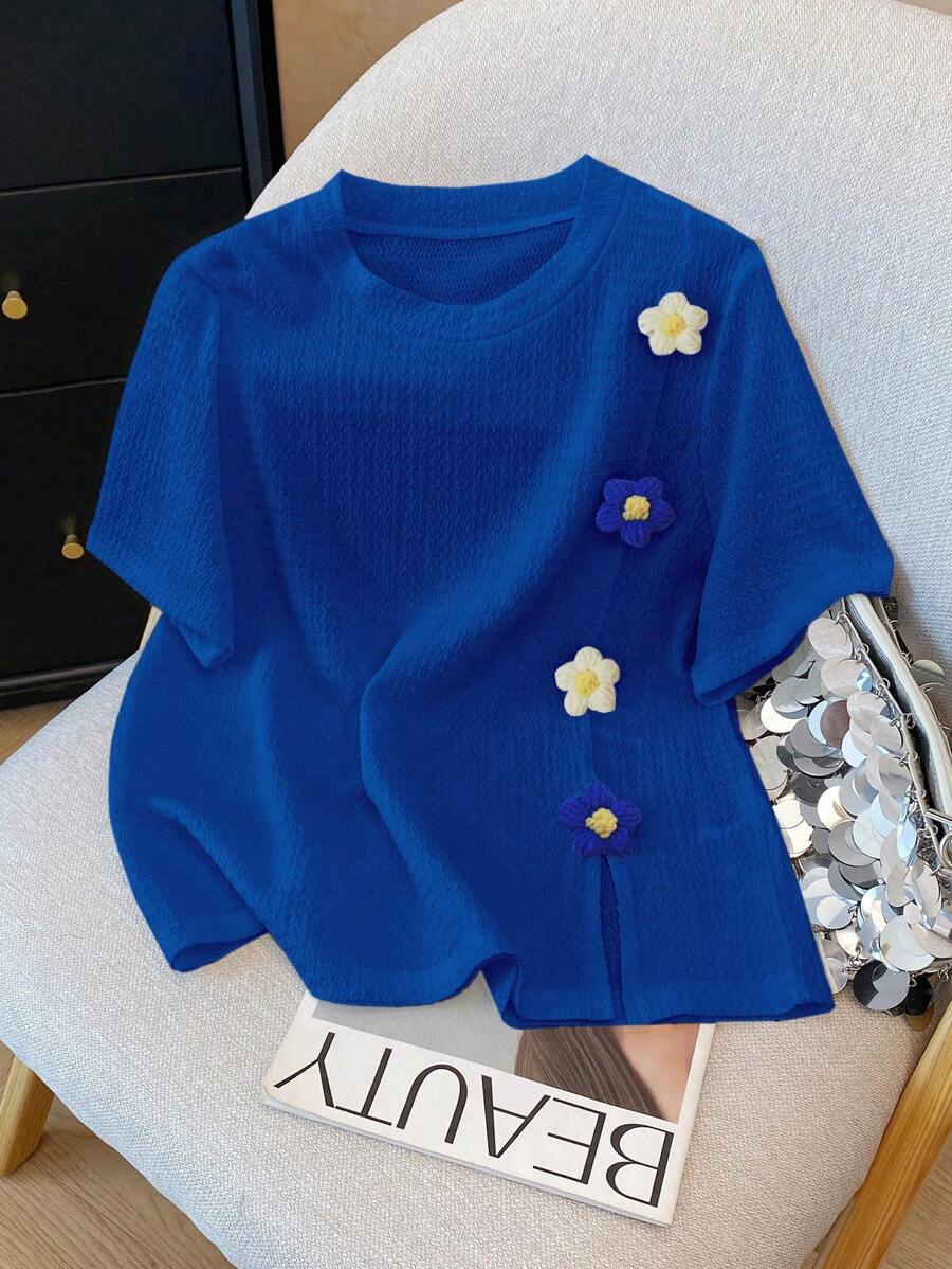 تيشيرت مطرز بزهور ثلاثية الأبعاد بأكمام قصيرة وياقة دائرية أنيق