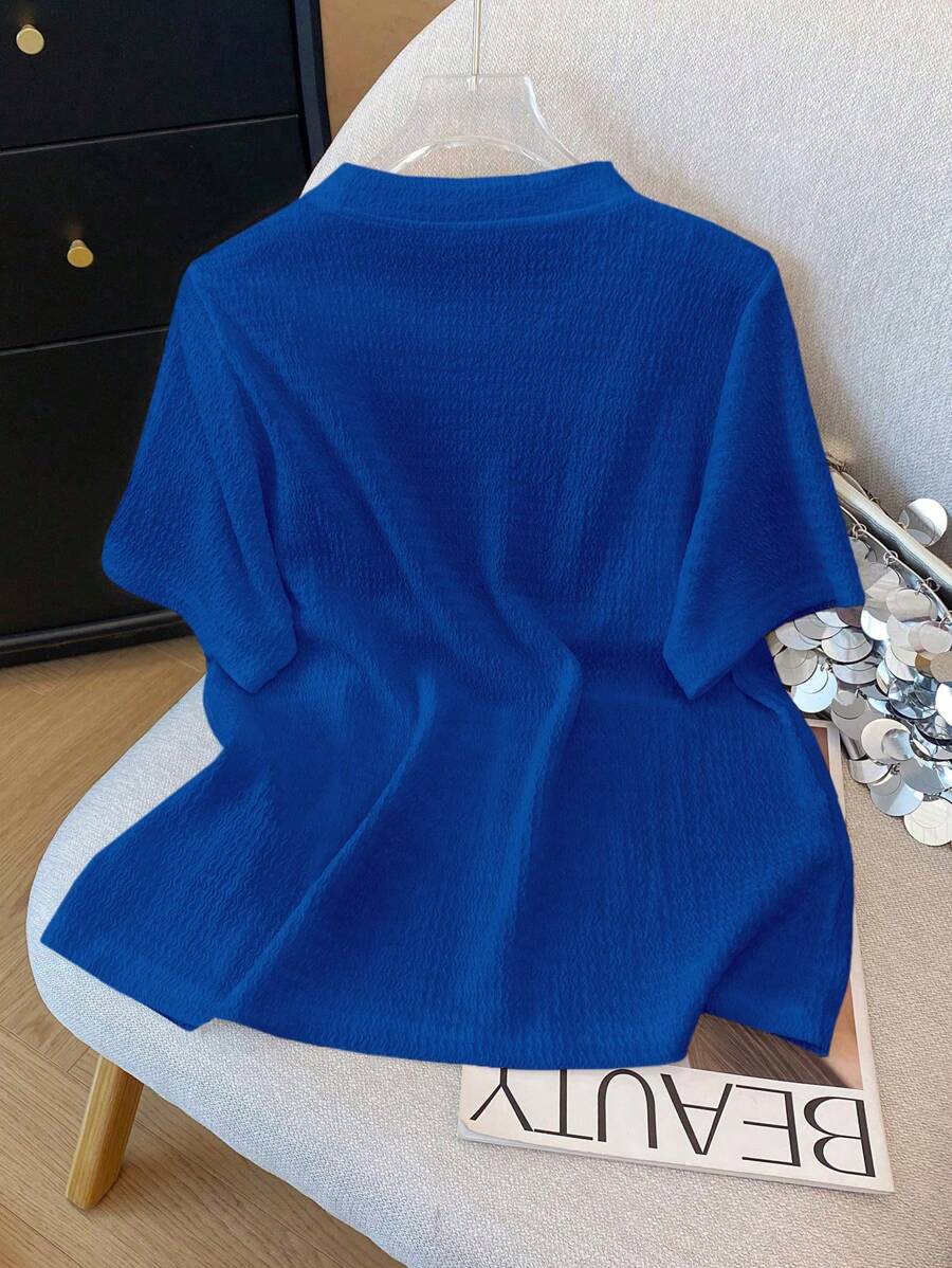 تيشيرت مطرز بزهور ثلاثية الأبعاد بأكمام قصيرة وياقة دائرية أنيق