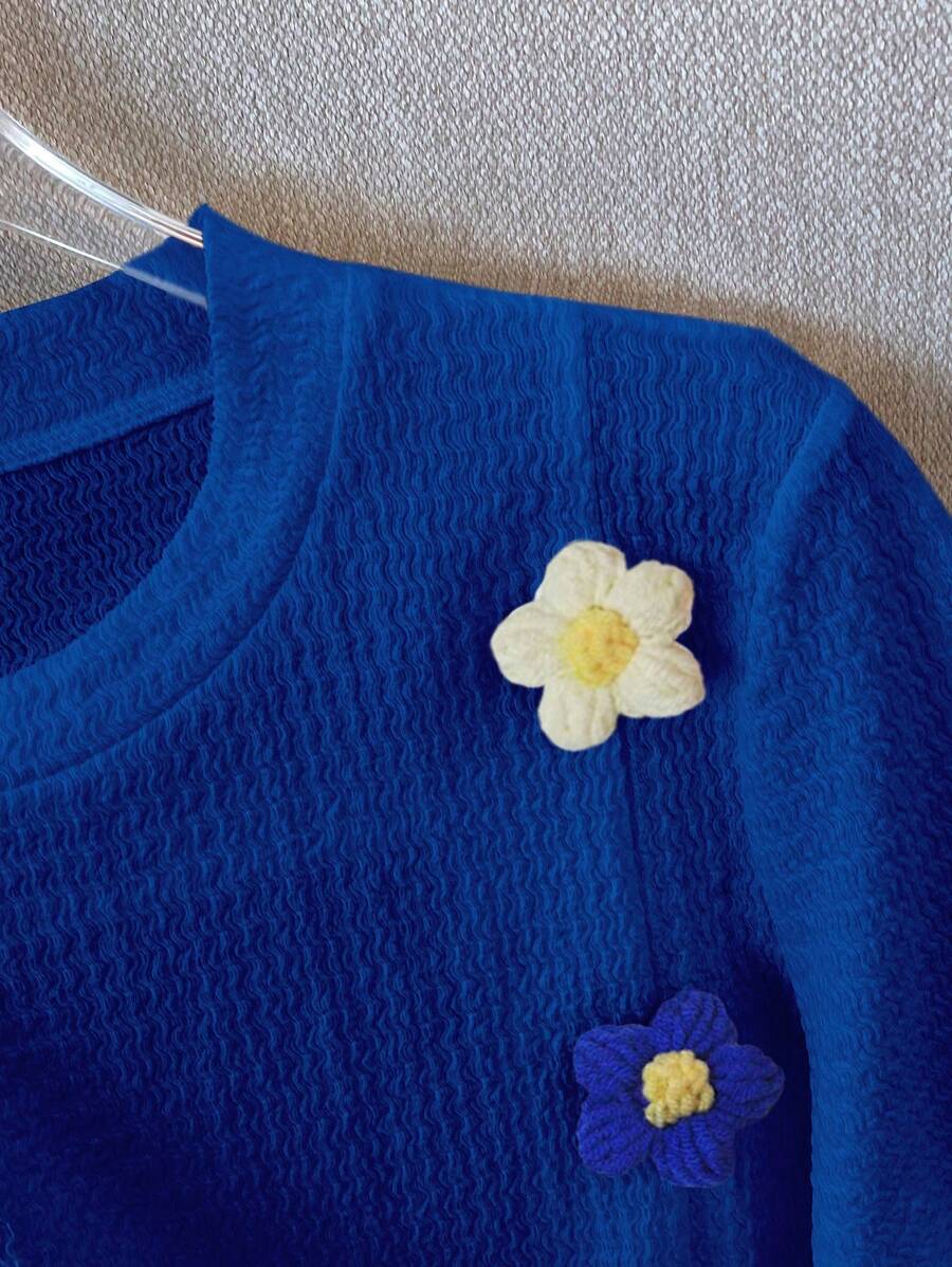 تيشيرت مطرز بزهور ثلاثية الأبعاد بأكمام قصيرة وياقة دائرية أنيق